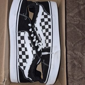 Vans MENs  Checkerboard Low-Top Sneakers - Black & White
